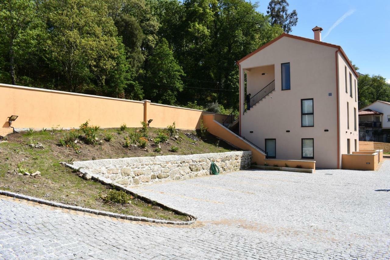 Apartamentos Compostela Lobios Bagian luar foto